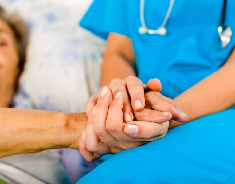 مراقبت تخصصی از بیمار در منزل